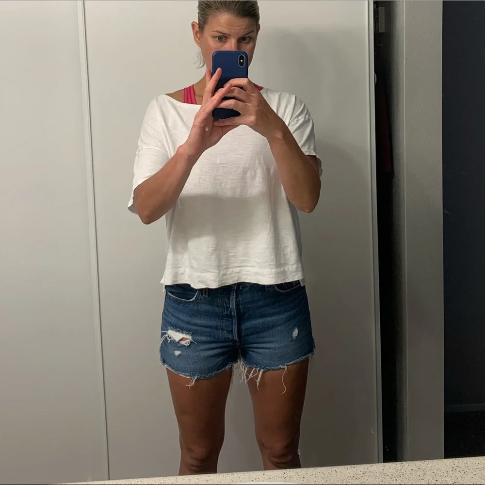 Women’s Levi’s 501 cut off shorts - Picture 2 of 3